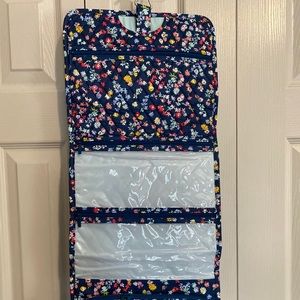 NWOT Vera Bradley Hanging travel organizer